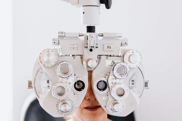 Điều trị tật khúc xạ
